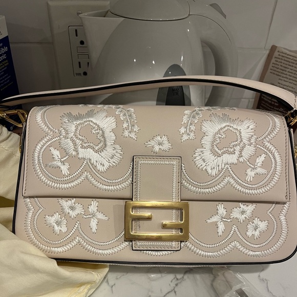 RARE Fendi Baguette - White Leather Embroidery - Picture 4 of 8